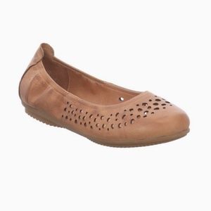 NEW Josef Seibel Pippa Leather Flat, Camel